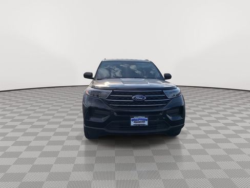 Used 2020 Ford Explorer XLT image 2