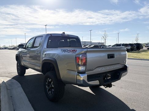 Used 2022 Toyota Tacoma TRD Off-Road AWD/4WD image 6