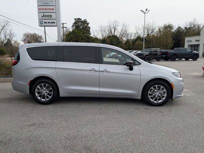 New 2026 Chrysler Pacifica Limited w/ Trailer Tow Group