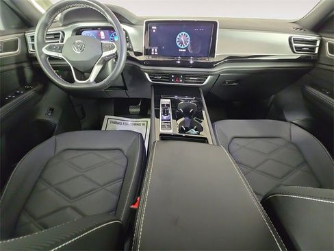Used 2024 Volkswagen Atlas Cross Sport SE image 10