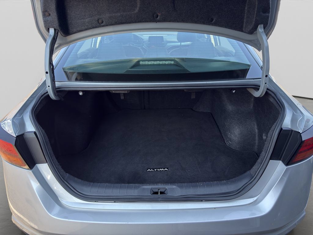Used 2024 Nissan Altima 2.5 SR FWD image 28