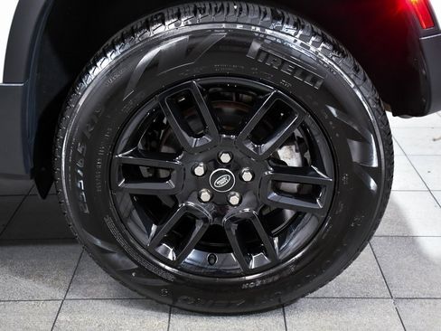 Used 2025 Land Rover Defender 110 S image 8