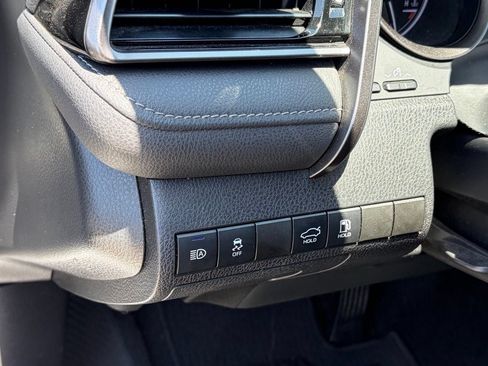 Used 2022 Toyota Camry SE FWD image 6