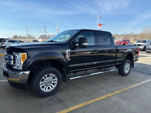 Used 2017 Ford F250 XLT image 5