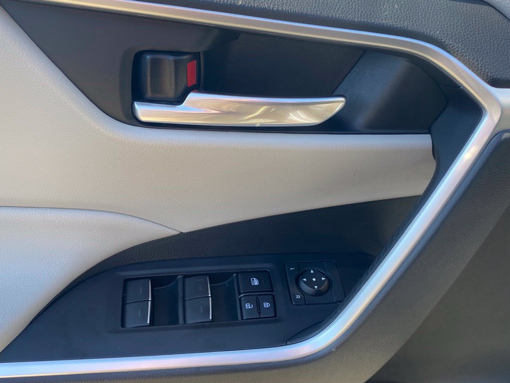 Used 2025 Toyota RAV4 XLE w/ Convenience Package FWD image 21
