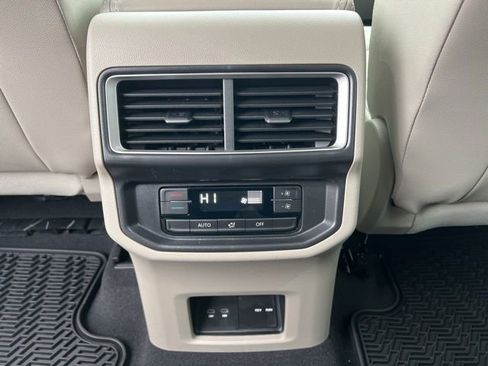 New 2026 Volkswagen Atlas SE image 9