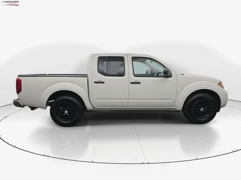 Used 2019 Nissan Frontier SV image 11