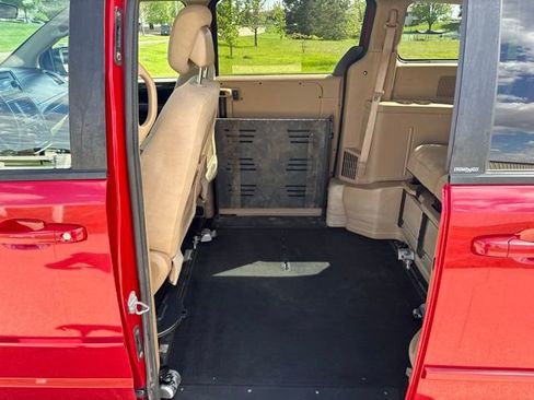 Used 2014 Dodge Grand Caravan SXT FWD image 21
