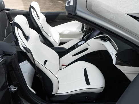 Used 2025 Ferrari Roma Spider image 19