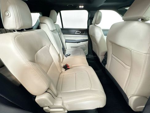 Used 2018 Ford Explorer XLT w/ Equipment Group 202A image 25