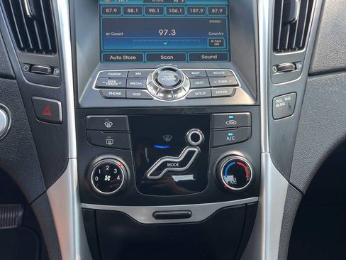 Used 2011 Hyundai Sonata SE w/ Navigation & Sunroof Pkg 4 FWD image 10