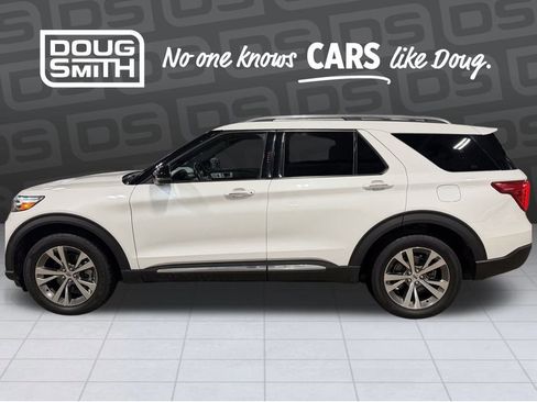 Used 2020 Ford Explorer Platinum w/ Premium Technology Package image 2