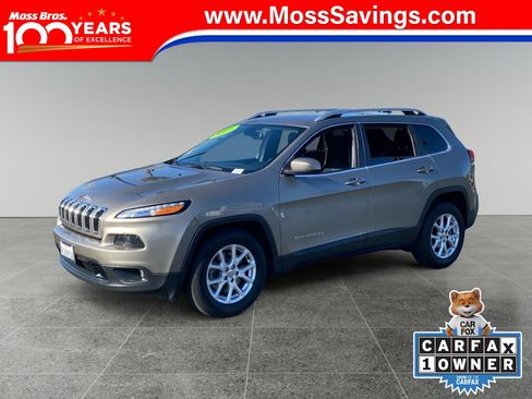 Used 2017 Jeep Cherokee Latitude FWD image 1