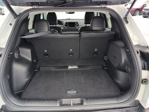 Used 2021 Jeep Cherokee Limited image 18