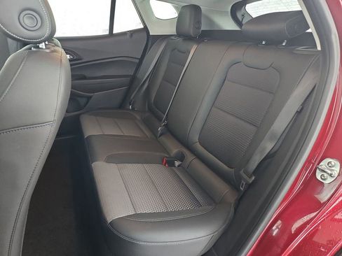 Used 2025 Chevrolet Trax LT FWD image 29