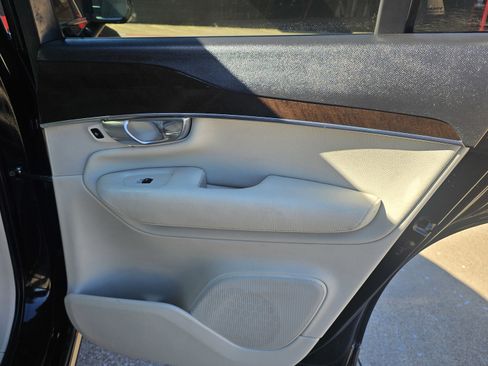 Used 2017 Volvo XC90 T6 Momentum w/ Vision Package image 29