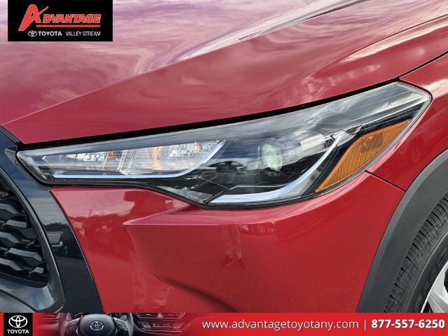 Used 2023 Toyota Corolla Cross LE w/ Moonroof Package AWD/4WD image 13