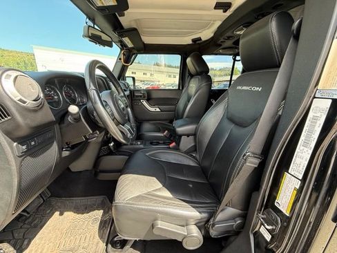 Used 2014 Jeep Wrangler Unlimited Rubicon w/ Connectivity Group AWD/4WD image 11