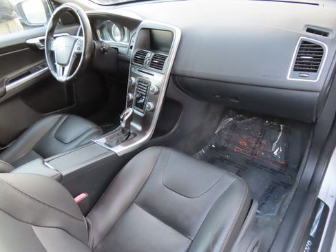 Used 2016 Volvo XC60 T5 Premier image 18