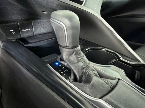 Used 2018 Toyota Camry SE image 30