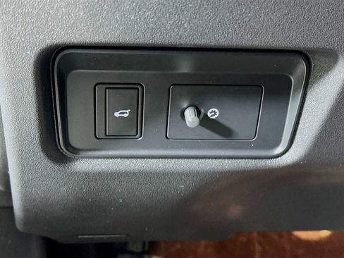 Used 2024 Jaguar E-PACE R-Dynamic SE image 10