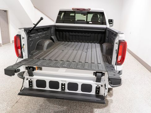 Used 2023 GMC Sierra 2500 Denali w/ Denali Ultimate Package AWD/4WD image 11