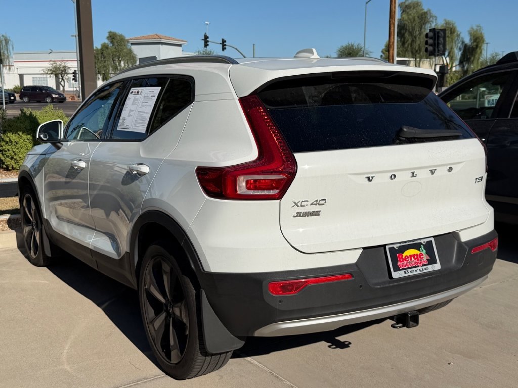 Used 2020 Volvo XC40 T5 Momentum w/ Protection Package Premier AWD/4WD image 3