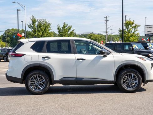 Used 2024 Nissan Rogue S AWD/4WD image 8