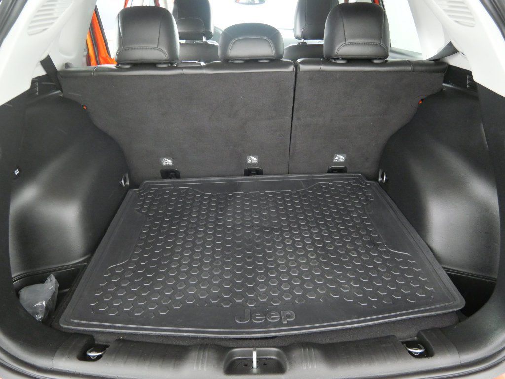Used 2019 Jeep Compass Trailhawk w/ Leather Interior Group AWD/4WD image 16