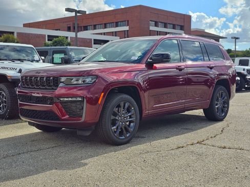 New 2026 Jeep Grand Cherokee L Limited Reserve AWD/4WD image 3