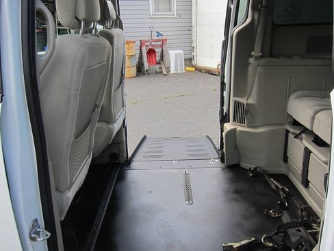 Used 2016 Dodge Grand Caravan SE w/ Quick Order Package 29E SE FWD image 4