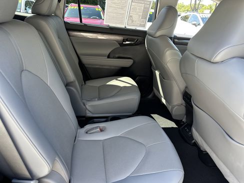 Used 2021 Toyota Highlander Limited AWD/4WD image 14
