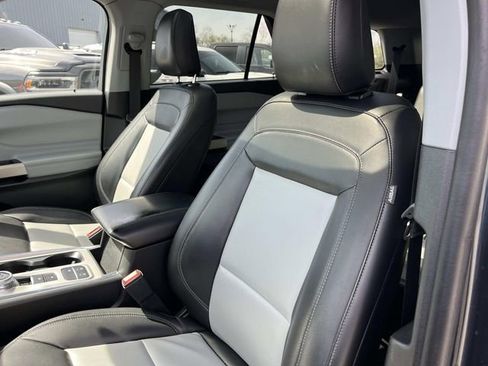Used 2022 Ford Explorer XLT w/ Equipment Group 202A image 25