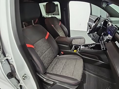 Used 2024 Chevrolet Colorado Z71 image 37