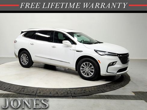 Used 2024 Buick Enclave Premium image 1