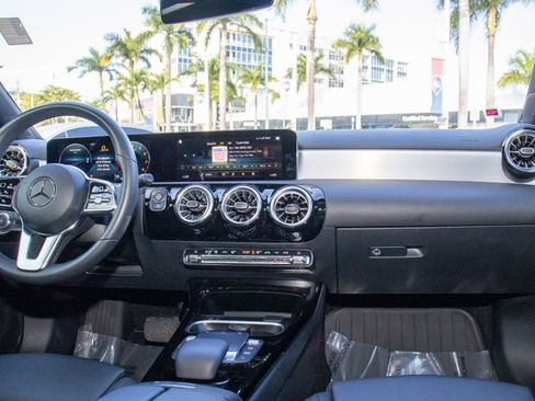 Used 2023 Mercedes-Benz CLA 250 image 19