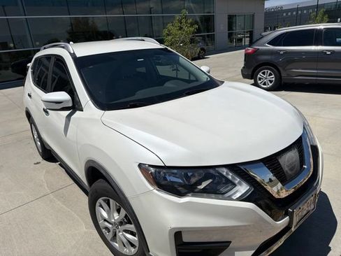 Used 2017 Nissan Rogue SV AWD/4WD image 2