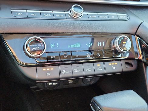 Used 2023 Hyundai Elantra Limited image 15