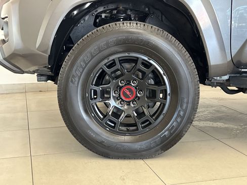 Used 2023 Toyota Tacoma SR5 AWD/4WD image 11