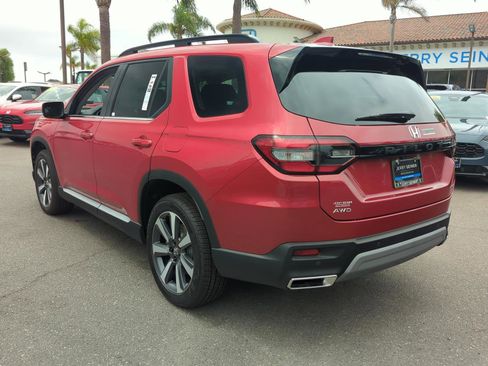 New 2025 Honda Pilot Touring image 3