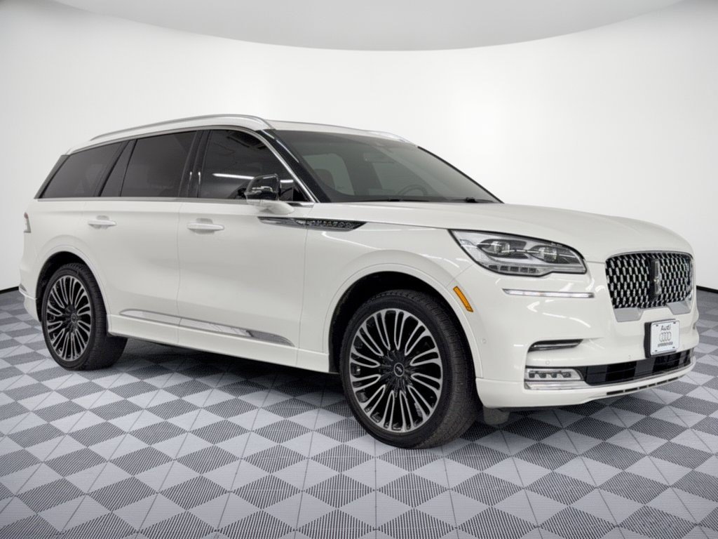 Used 2023 Lincoln Aviator Black Label w/ Class IV Trailer Tow Package AWD/4WD image 7