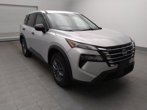 Used 2024 Nissan Rogue S AWD/4WD image 13