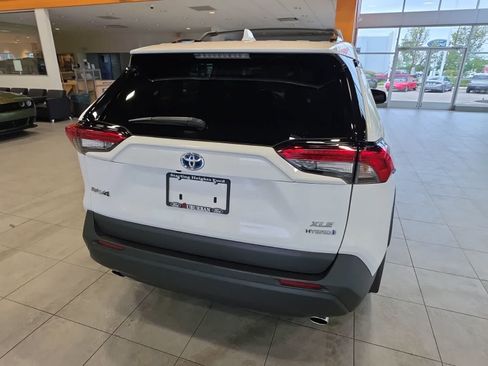 Used 2022 Toyota RAV4 XLE w/ Convenience Package AWD/4WD image 8