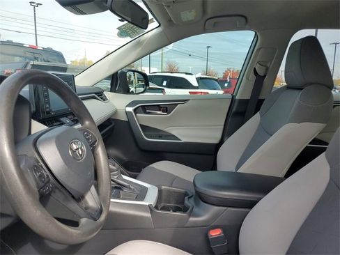 Used 2022 Toyota RAV4 XLE image 13