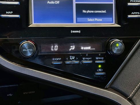 Used 2020 Toyota Camry SE FWD image 10