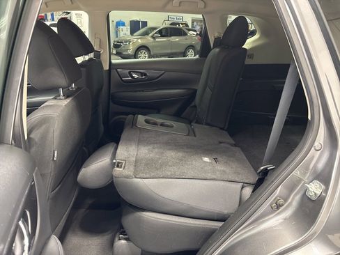 Used 2018 Nissan Rogue SV image 29