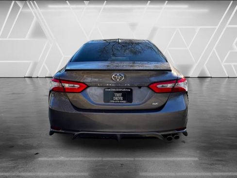 Used 2020 Toyota Camry SE FWD image 5