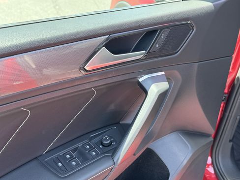 Certified 2023 Volkswagen Tiguan SE w/ Panoramic Sunroof Package FWD image 14