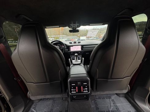 Used 2022 Porsche Cayenne Turbo GT image 49
