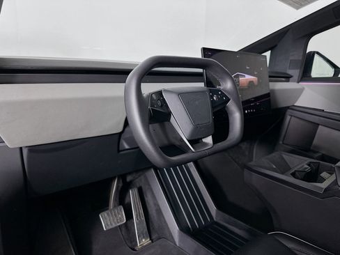 Used 2024 Tesla Cybertruck AWD Crew Cab image 10